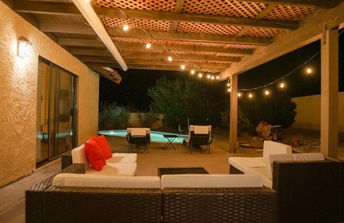 Yucca Valley House | Amazing POOL- Southwestern boutique near Joshua tree National Park