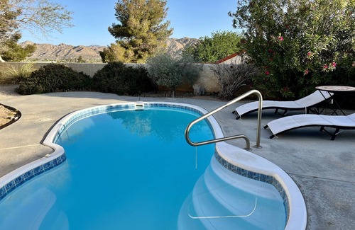 Yucca Valley House | Amazing POOL- Southwestern boutique near Joshua tree National Park