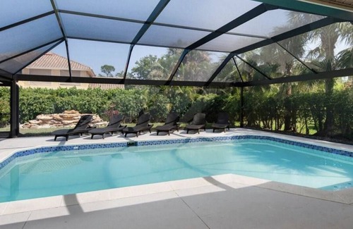 Kings Lake House | AMAZING PROPERTY NEAR DOWNTOWN 5TH AVE AND BEACHES