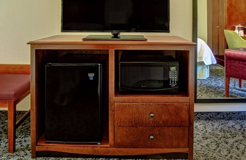 Matthews House | Amazing Queen Rm to Stay w/ Modern Amenities