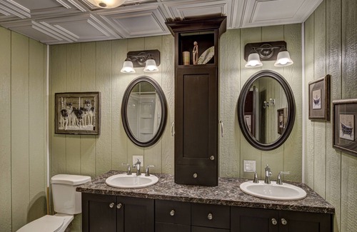 St Germain Cabin | Amazing, sleeps 26, covered lakeside, bar, beach, Big St Germain Lake