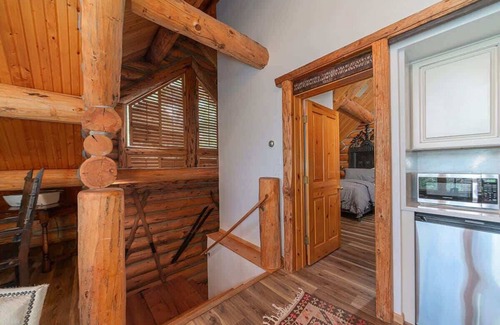 Mountain Village Ski Chalet | Amazing slopeside mountain lodge with hot tub