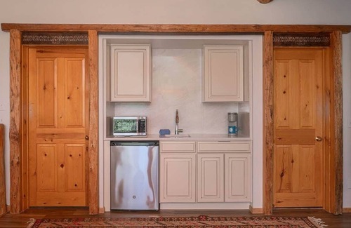 Mountain Village Ski Chalet | Amazing slopeside mountain lodge with hot tub