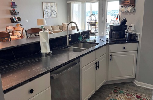 Lakeland Condo | AMAZING TOP FLOOR LAKE VIEWS! UPDATED CONDO, 3 BR/2BA, GREAT LOCATION, 39' SLIP