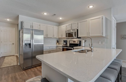 Osage Beach Condo | Amazing Updated Ledges Condo- Lakefront 3 BR/2BA Unit w/Cove View
