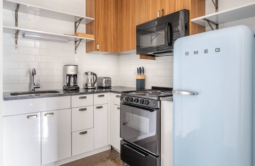 Uptown Apartment | Amazing Uptown 1BR w/ Gym & Indoor Pool, nr L Red Line, by Blueground