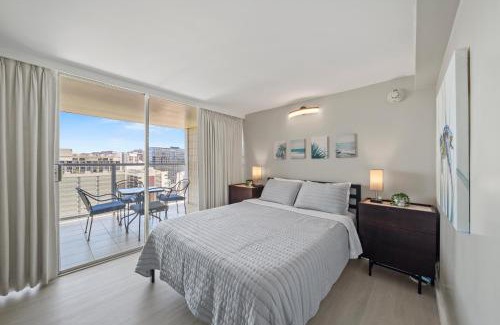 Waikiki Apartment | Amazing View Waikiki Beach 28th Floor 1BR Family and Group Condo
