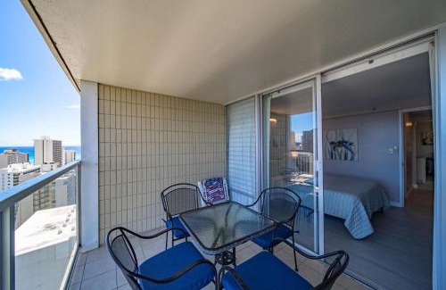 Waikiki Apartment | Amazing View Waikiki Beach 28th Floor 1BR Family and Group Condo