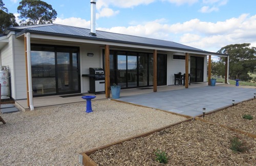 Meadow Flat Cottage | Amazing views. Centrally located between Bathurst, Lithgow and Oberon