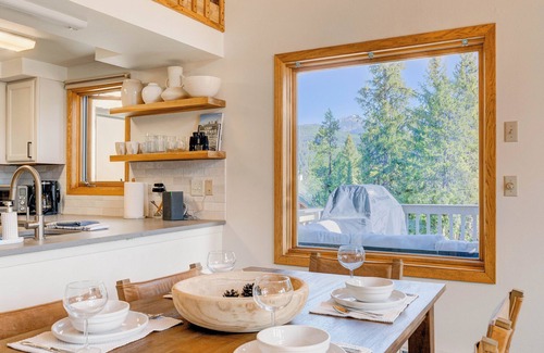 Big Sky Condo | Amazing Views, Large Balcony, Hot Tub & Sauna, 3 beds, Cozy Condo in Big Sky!