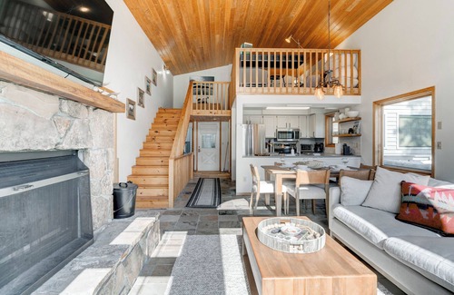 Big Sky Condo | Amazing Views, Large Balcony, Hot Tub & Sauna, 3 beds, Cozy Condo in Big Sky!