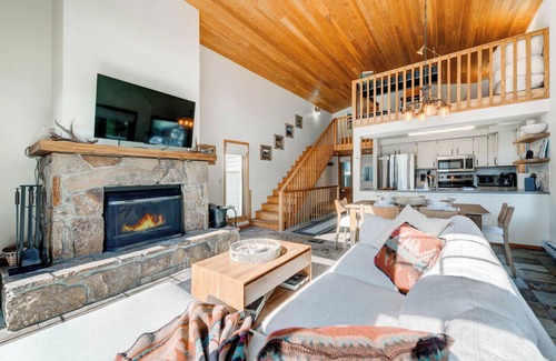 Big Sky Condo | Amazing Views, Large Balcony, Hot Tub & Sauna, 3 beds, Cozy Condo in Big Sky!