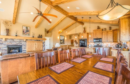 Eden House | Amazing Views. Private Hot Tub. 6 bedrooms /6 bathrooms. 5 ensuite bedrooms.