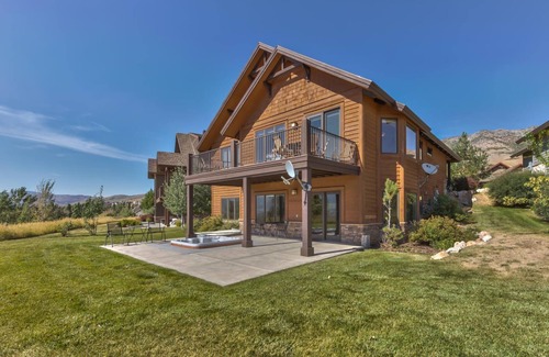 Eden House | Amazing Views. Private Hot Tub. 6 bedrooms /6 bathrooms. 5 ensuite bedrooms.