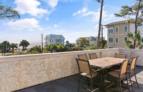 Saint Simons Island Condo | Amazing Views from Roof Top Deck! 4 bd/3 ba Townhome at Beachcomber