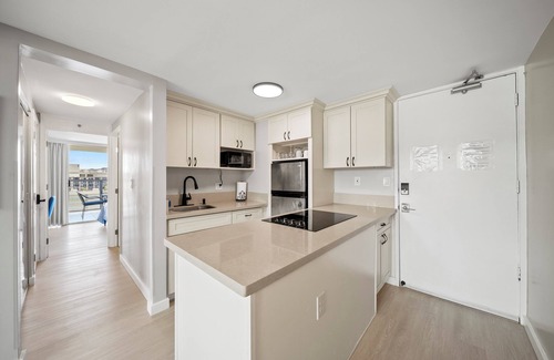 Diamond Head - Kapahulu - St. Louis Condo | Amazing Views Waikiki Beach 28th Floor 1 Bedroom Family and Group Condo
