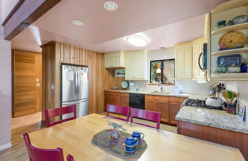 Idlewild Estates House | Amazing Views - Wrap-Around Deck - Secluded Home STR2024-067