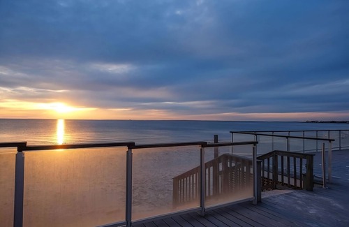 Silver Beach House | Amazing Vistas from Wings Neck Lighthouse! 3 Units, FREE Parking, Swimming Pool!