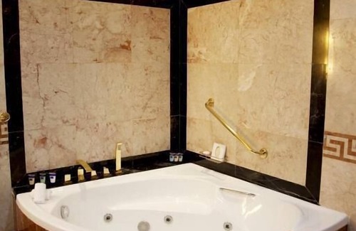 Al Barsha 1 Hotel | Ambassador One Bedroom Near Mall Of Emirates By Luxury Bookings
