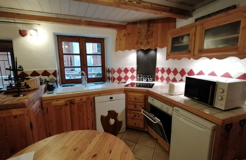 Saint-Bon-Tarentaise Ski Chalet | Ambiance Chalet Tout Confort Dans Hameau Typique Calme au Milieu des Vergers