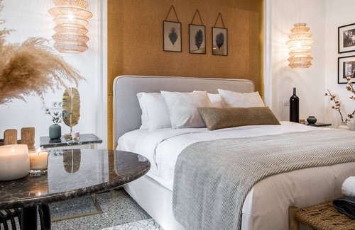 Fira Hotel | Amelot Art Suites