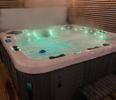 Saint Asaph Other | American rv glamping with hot tub