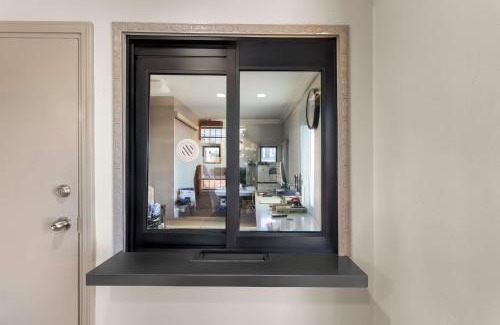 Northside Hotel | Americas Best Value Inn Houston Heights at I-45
