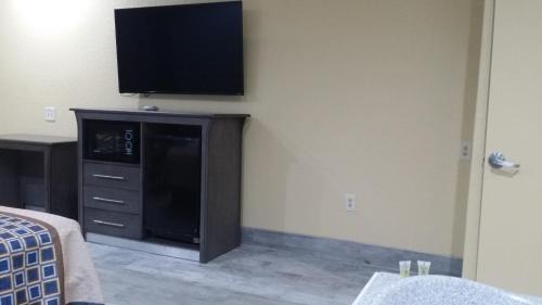 Northside Hotel | Americas Best Value Inn & Suites Northeast Houston