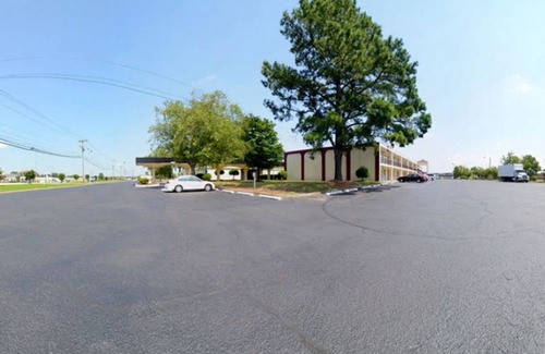 Wilson Apartment | Americas Best Value Inn Wilson - 1 King Bed Smoking (GROUND FLOOR)