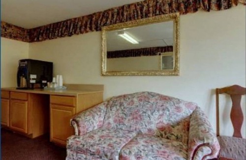 Wilson Apartment | Americas Best Value Inn Wilson - 1 King Bed Smoking (GROUND FLOOR)