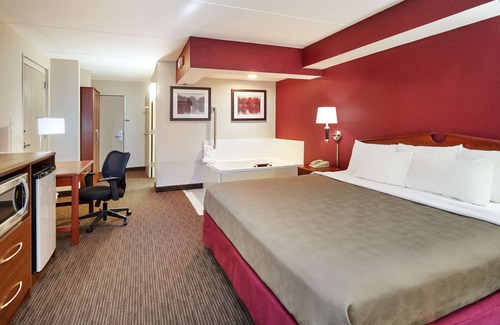 Fennville Hotel | AmericInn by Wyndham Douglas/Saugatuck