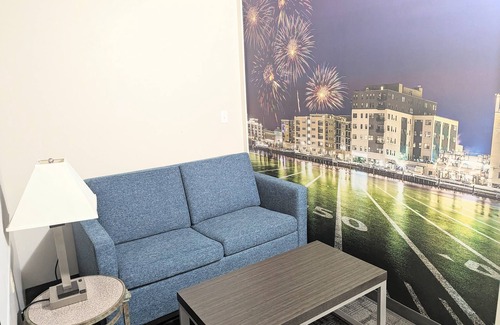 Ashwaubenon Hotel | AmericInn by Wyndham Green Bay Near Stadium