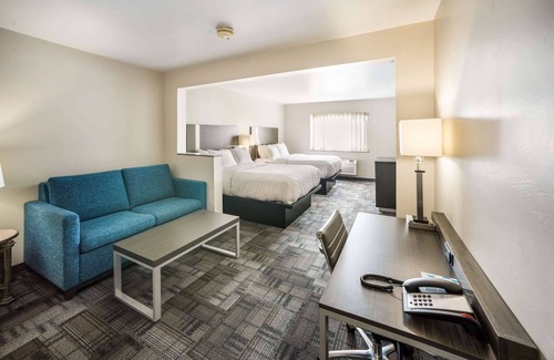Ashwaubenon Hotel | AmericInn by Wyndham Green Bay Near Stadium