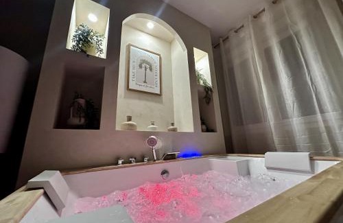 Calais City Center Apartment | AMMG Tour Marina – Suites Signature | Vue Mer Panoramique, Jacuzzi & Design
