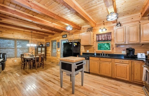 Fleetwood Cabin | Among the Laurels and Trees: Private Hot Tub + Fire Pit