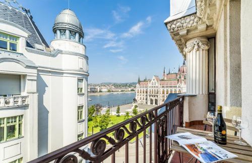Belvaros - Lipotvaros Apartment | Amora Homes Breathless view Parliament 2 Luxury Suites with terrace FREE PARKING RESERVATION NEEDED