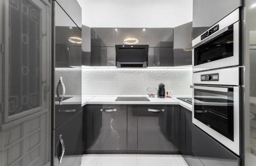 Belvaros - Lipotvaros Apartment | Amora Homes Breathless view Parliament 2 Luxury Suites with terrace FREE PARKING RESERVATION NEEDED