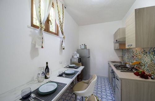 Liparlati House | AMORE RENTALS - Casa Barbera A with Sea View and Air Conditioning