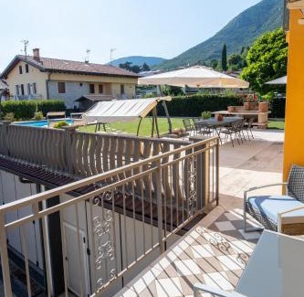 Caprino Veronese Apartment | Ampio monolocale con piscina