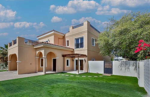 Dubai Villa | Ample 5 Bedroom +Maid's Room Villa w/Private Pool