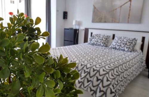 Torremolinos City Centre Apartment | Amplio estudio,vista mar y montaña, a pasos del centro