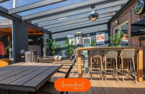 Zwanenburg House | Amsterdam Group Stay - Jacuzzi, Sauna & Cinema
