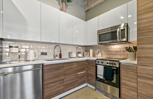 Downtown Dallas Apartment | Amyfinehouse 2BR Loft in Downtown Dallas Pool+Downtown View+Valet+FreeBreakfast