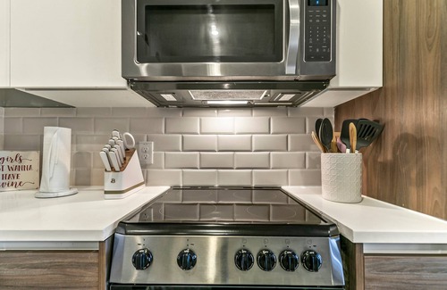 Downtown Dallas Apartment | Amyfinehouse 2BR Loft in Downtown Dallas Pool+Downtown View+Valet+FreeBreakfast