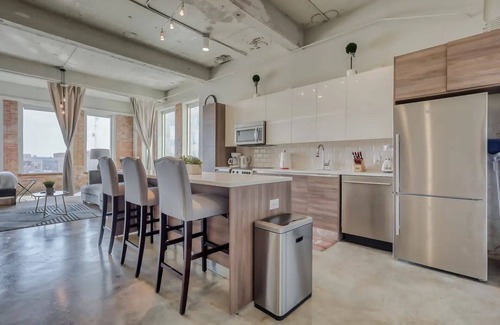 Downtown Dallas Apartment | Amyfinehouse Downtown Dallas 3BR Loft+Pool+Free Parking+Gym+FreeBreakfast
