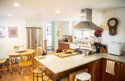 Sharon House | An acclaimed photographers country estate, arts community, near private schools!