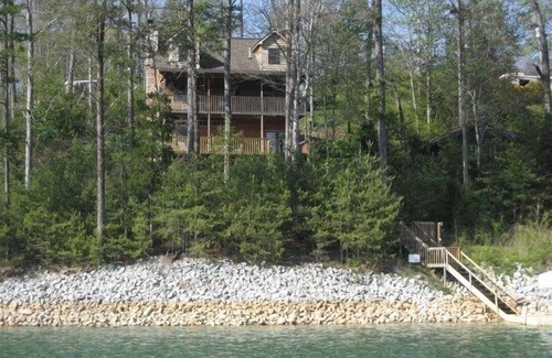 Big Creek Cabin | An amazing place to spend Thanksgiving and Christmas. Peaceful and great views.