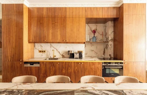 Gaillon Apartment | AN AUTHENTIC PARISIAN STAY STEPS FROM THE LOUVRE AND OPÉRA GARNIER- 4 BEDROOMS