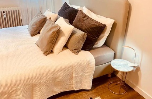 Homburg Apartment | An der Uni Klinik Homburg, Neueröffnung Exklusiv neu renoviertes Apartment mit Küche und Badezimmer