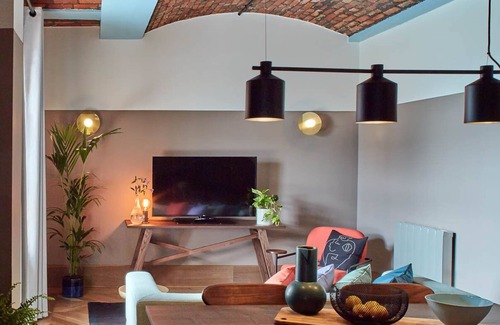 Manchester City Centre Apartment | AN ENTICING-MANCHESTER 2BR-2BA APARTMENT SUITE